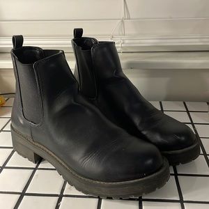 black ankle boots! size 7! lightly worn